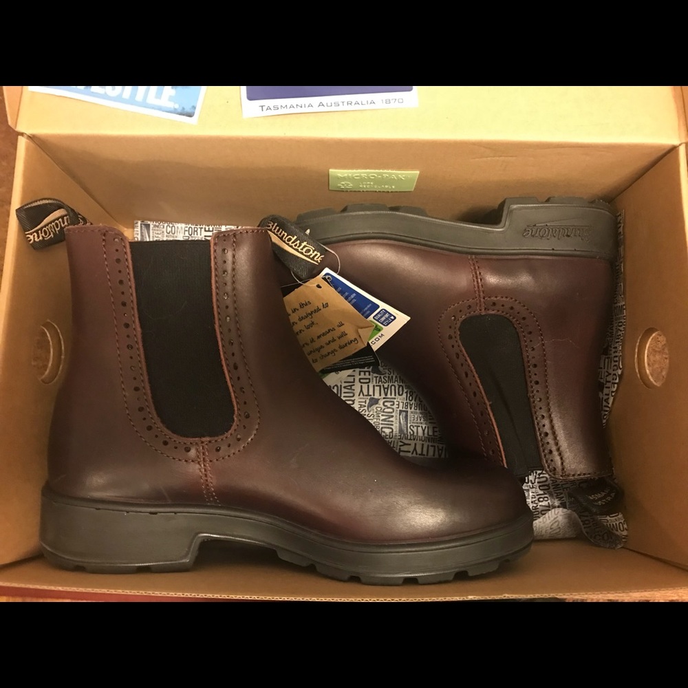 BLUNDSTONE SHIRAZ 7.5 BOOT -NEW !